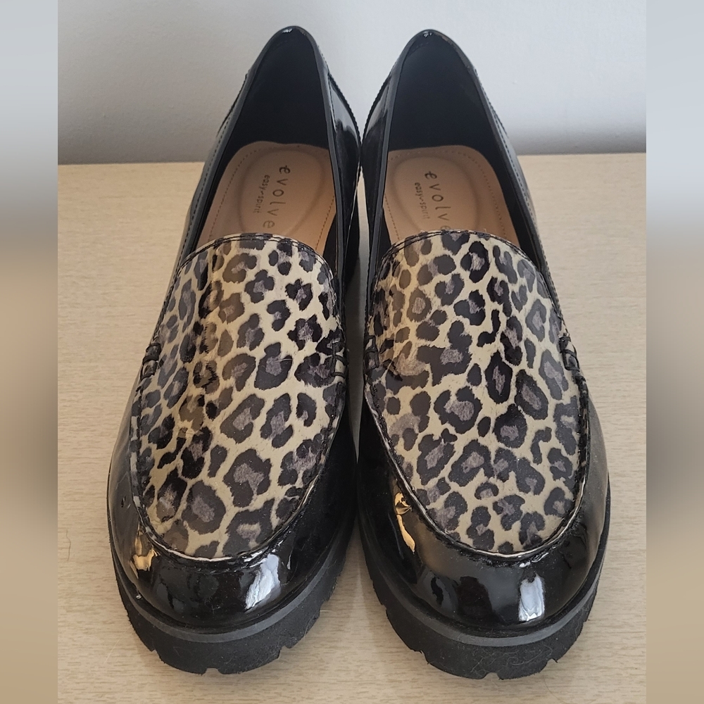 Brand new Evolve leopard print loafers size 11w